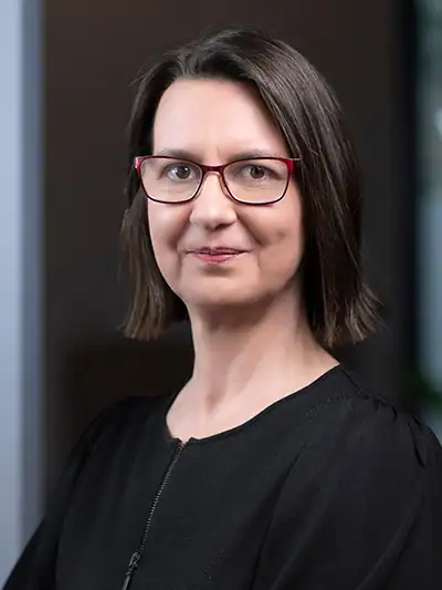 Post Who Helps Exec Teams Perform Under Sustained Pressure? on Speakers Associates Diana Renner, co-author of Not Knowing and co-founder of the Uncharted Leadership Institute - self-leadership speaker