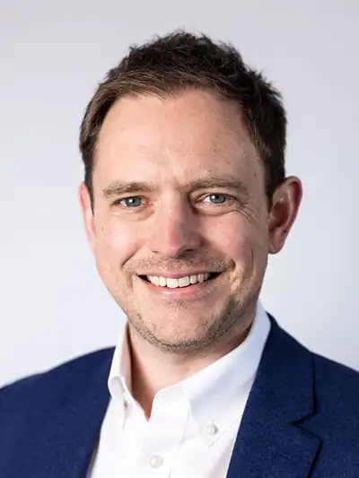 Post Who Helps Exec Teams Perform Under Sustained Pressure? on Speakers Associates Dominic Colenso, former RADA-trained actor and creator of the Six Ds communication framework - self-leadership speaker
