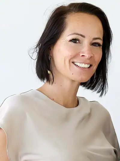 Post Who Helps Exec Teams Perform Under Sustained Pressure? on Speakers Associates Katja Schipperheijn, executive advisor, originator of liminal leadership and author of the getAbstract-awarded Learning Mindset - self-leadership speaker
