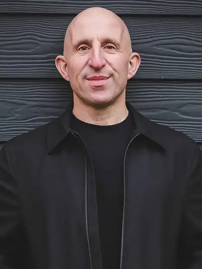Post Who Helps Exec Teams Perform Under Sustained Pressure? on Speakers Associates Pete Cohen, behavioural coach to Ronnie O'Sullivan and Ellen MacArthur, co-creator of STOP 2 THINK - self-leadership speaker